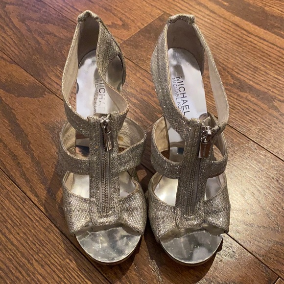 Michael kors Berkley T sparkly silver pumps - Picture 2 of 9